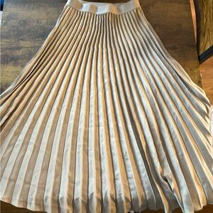 H&M Beige A-Line Pleated Skirt